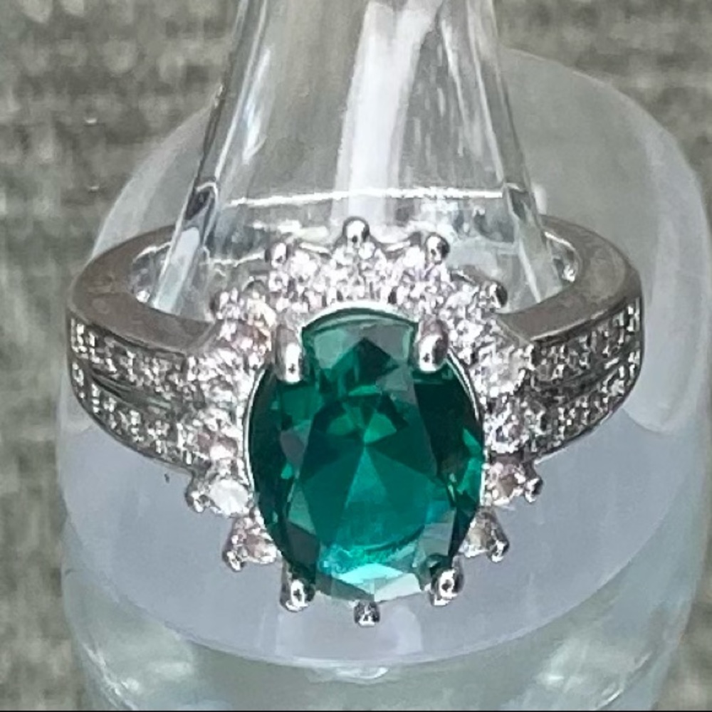 Elegant Crystal Emerald/Diamond 925 Silver Ring